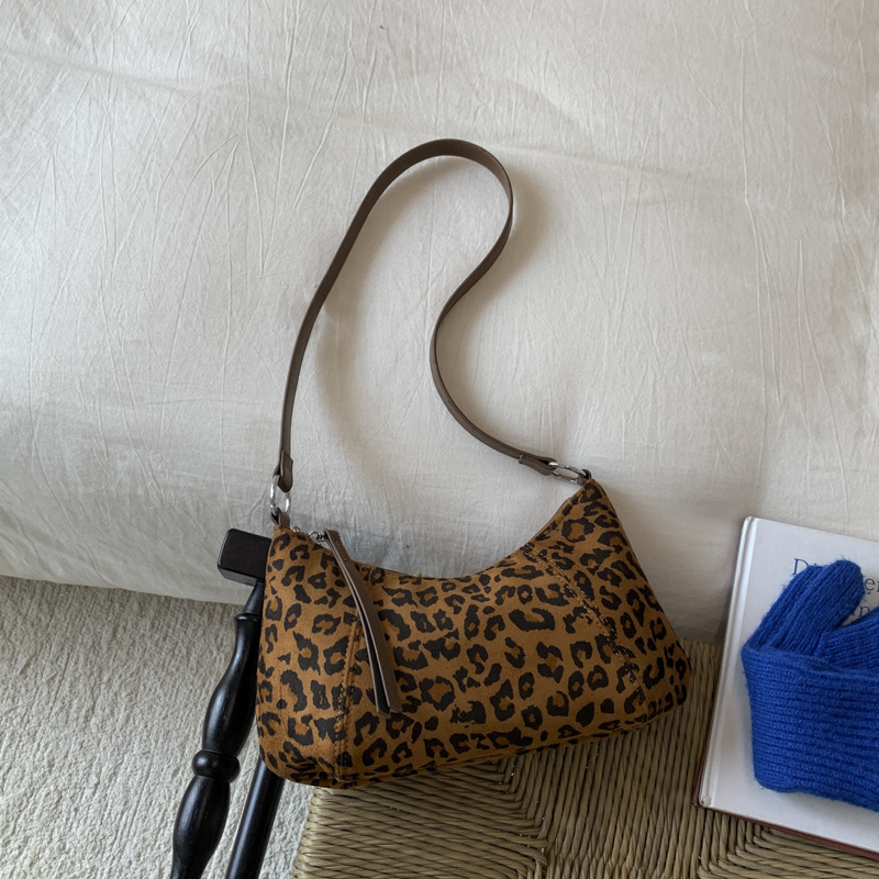 Túi Da Lộn Size Nhỏ Có Dây Đeo Phù Hợp Đi Chơi - tt251062