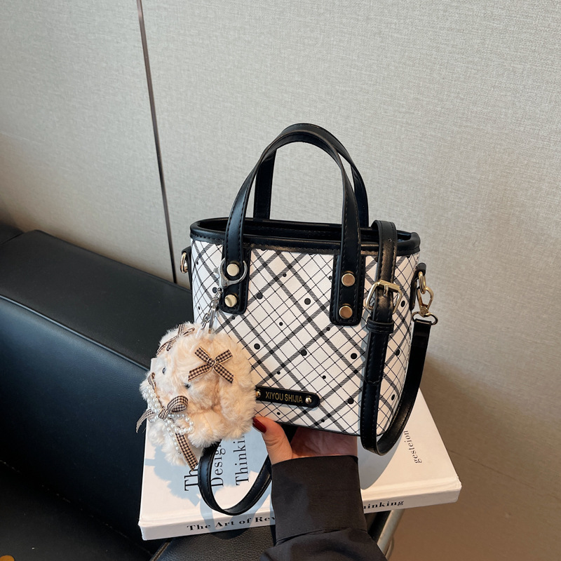 Túi Size Nhỏ Gen Z Dễ Phối Outfit - tt251137