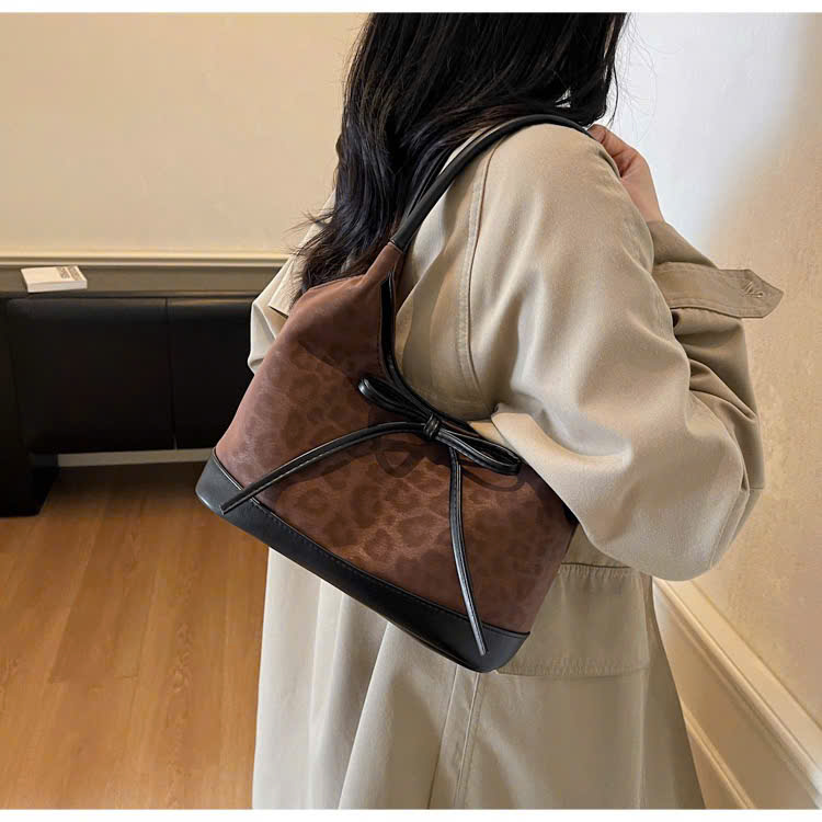 Túi Da Lộn Size Vừa Phù Hợp Đi Làm Đi Chơi - tt251073