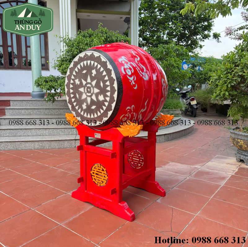 Trống gỗ mít da trâu truyền thống với thân gỗ ghép và mặt da trâu.