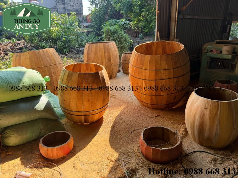 Tang trống gỗ được ghép từ nhiều thanh gỗ tự nhiên.