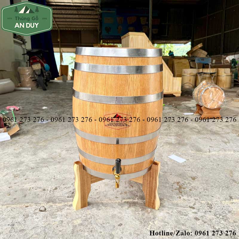 Thùng rượu gỗ sồi dánh đứng