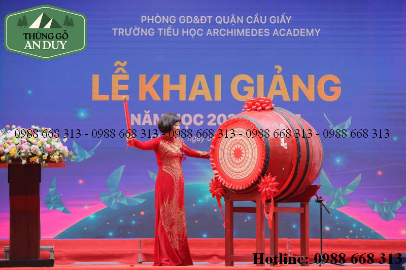 Trống trường cung tiến in chữ tri ân tặng nhà trường.