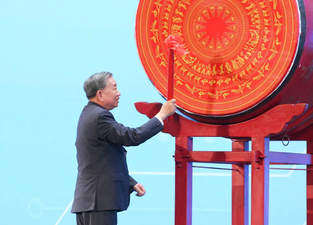 Trống gỗ mít da trâu sử dụng trong đình chùa và các hoạt động truyền thống.
