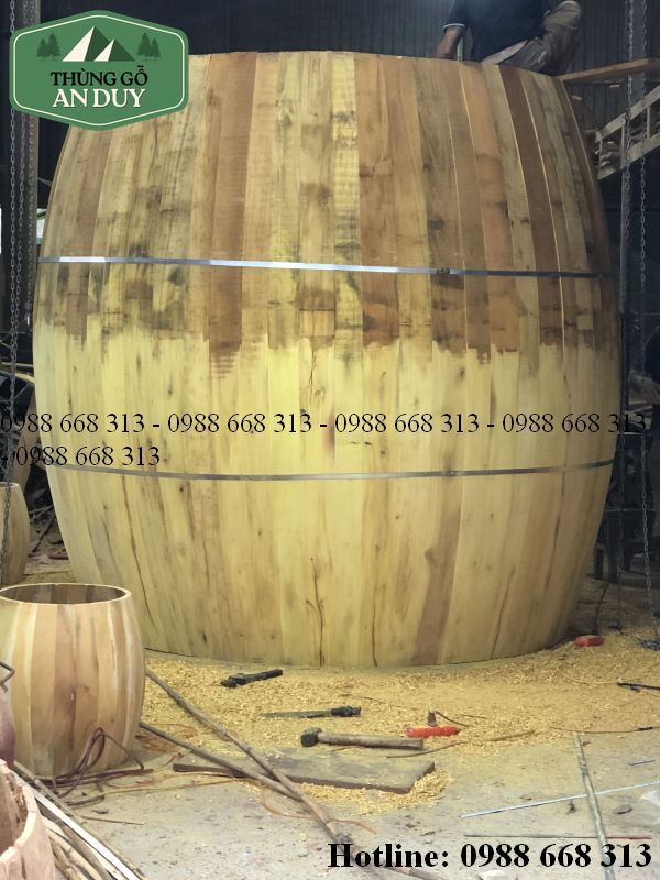 Tang trống gỗ mít ghép từ các thanh gỗ theo kỹ thuật truyền thống.