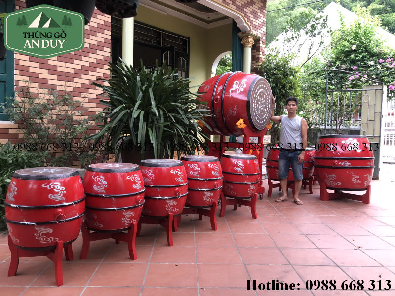 Trống An Duy sản xuất trống hội làng thủ công tại xưởng.