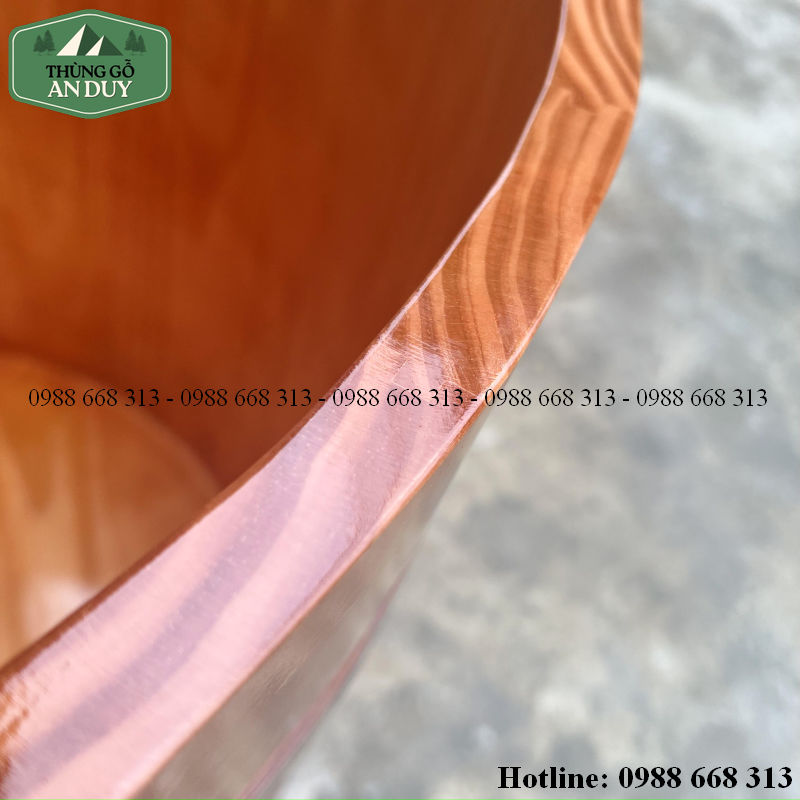 Bồn tắm gỗ thông tròn dùng ngâm nước ấm và thảo dược
