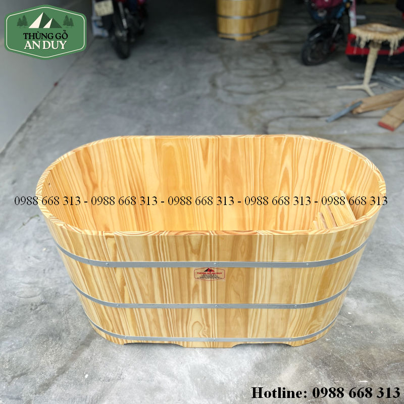Bồn tắm gỗ thông dáng Oval với vân gỗ tự nhiên
