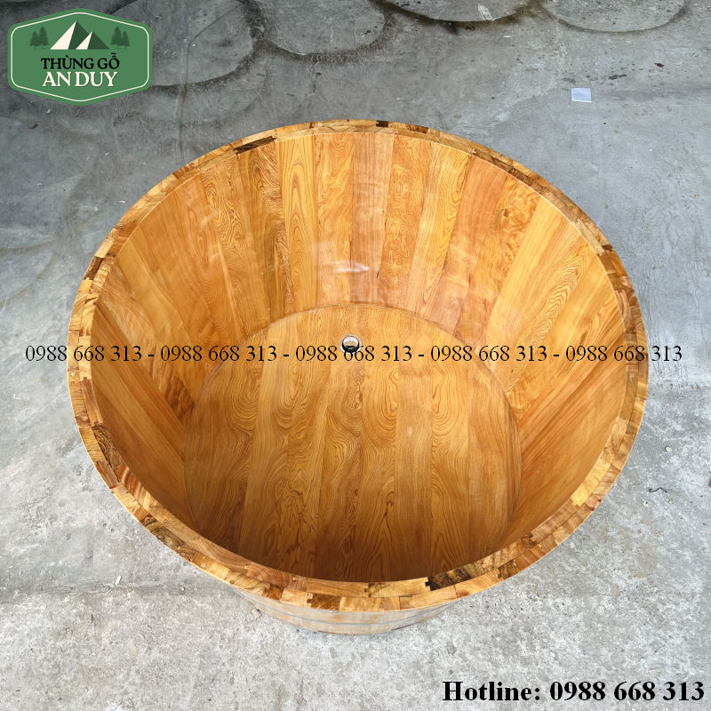 Không gian bên trong bồn tắm gỗ Pơmu dáng nằm cho hai người