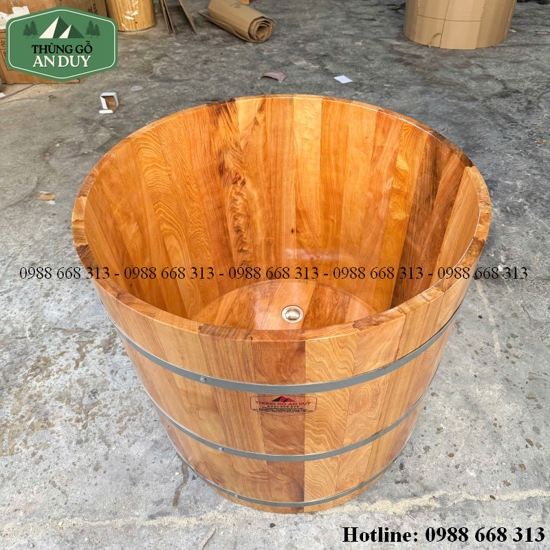 Chi tiết thân bồn tắm gỗ Pơmu ghép mộng và đai inox