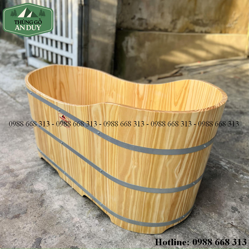 Bồn tắm gỗ thông dáng du thuyền trong không gian nghỉ dưỡng