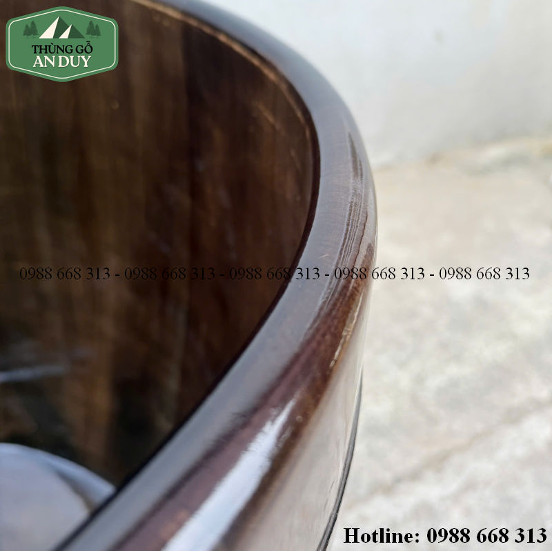 Bồn tắm gỗ thông dáng chum sử dụng trong phòng tắm gia đình