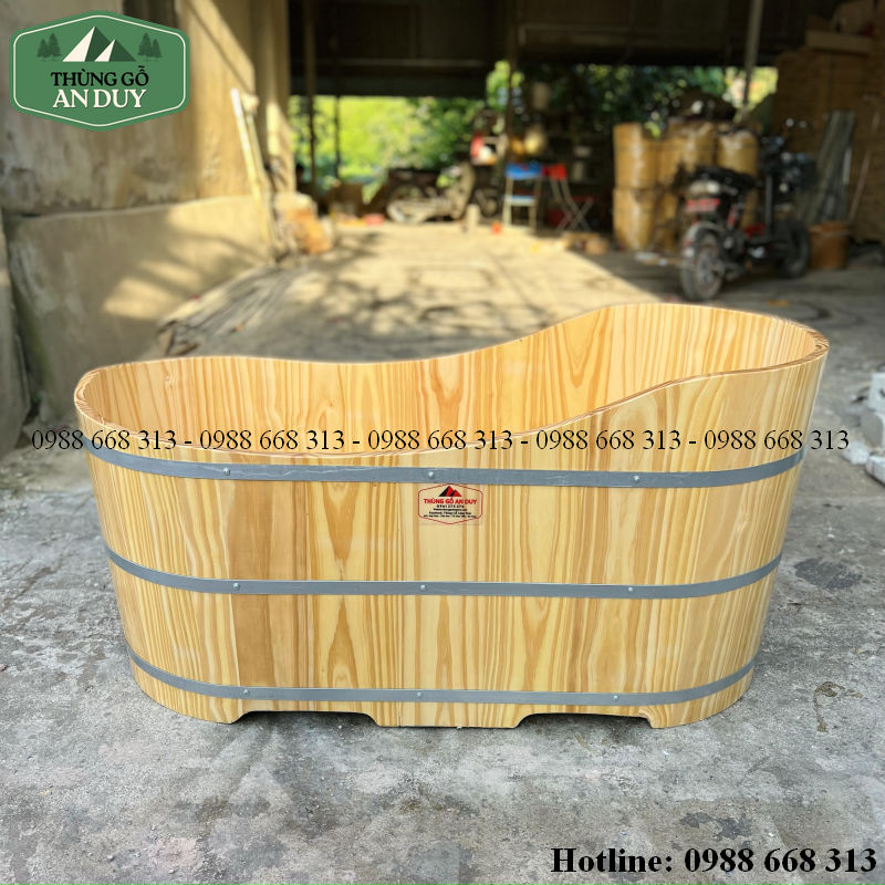 Bồn tắm gỗ thông dáng du thuyền hoàn thiện tại xưởng An Duy