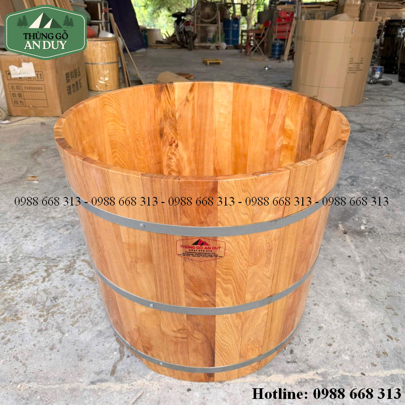 Bồn tắm tròn gỗ Pơmu hoàn thiện tại xưởng sản xuất