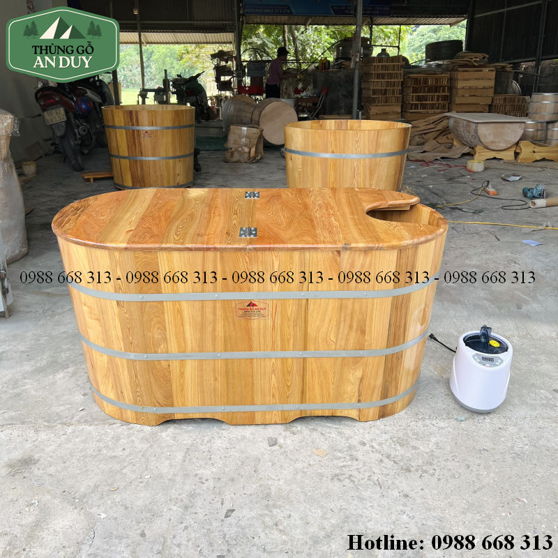 Bồn tắm gỗ Pơ Mu xông hơi dáng oval hoàn thiện trong phòng tắm