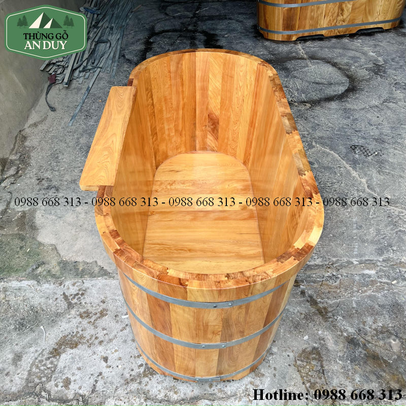 Van xả inox dưới đáy thùng tắm gỗ Pơmu