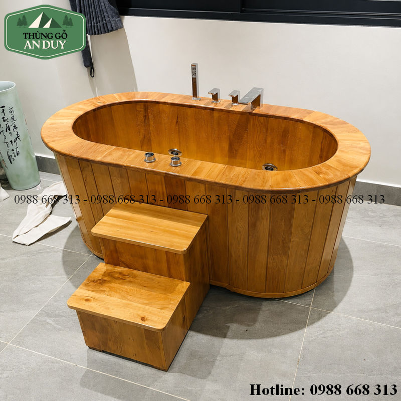 Bồn Tắm Sục Bằng Gỗ Pơ Mu Trong Phòng Tắm