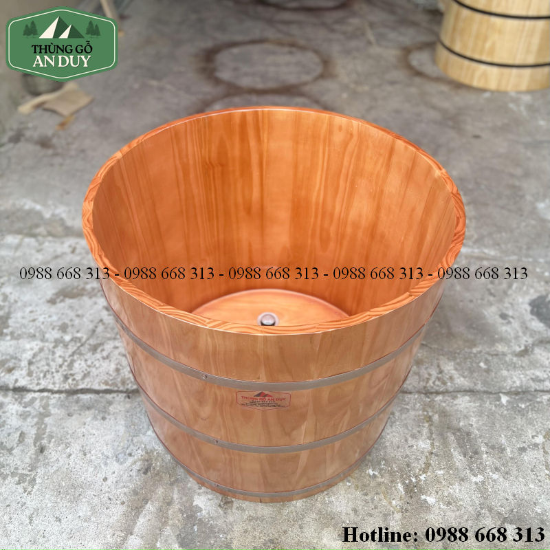 Bồn tắm gỗ thông dáng tròn màu cánh gián có 3 đai inox