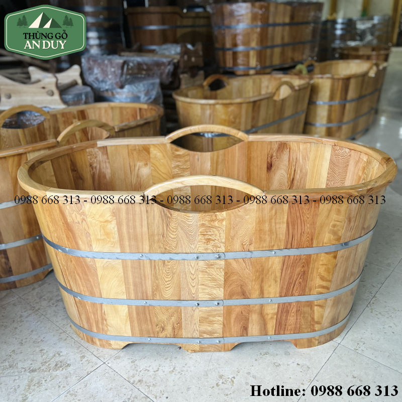 Bồn tắm gỗ Pơ Mu tay cầm sử dụng trong phòng tắm spa