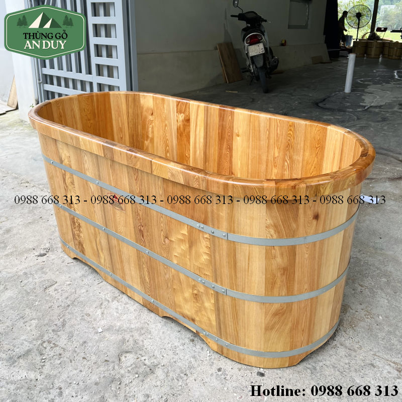 Bồn tắm gỗ Pơmu oval bo viền sử dụng trong không gian Spa.