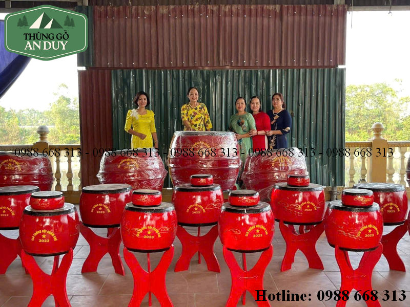 Cấu hình dàn trống lễ hội gồm trống cái và trống con.
