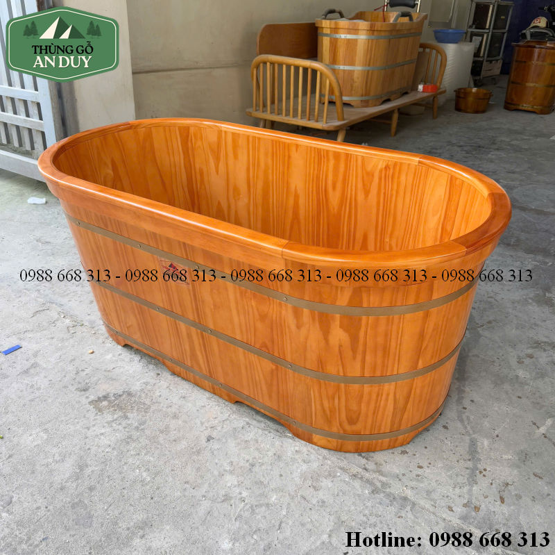 Miệng bồn tắm gỗ thông bo viền mịn.