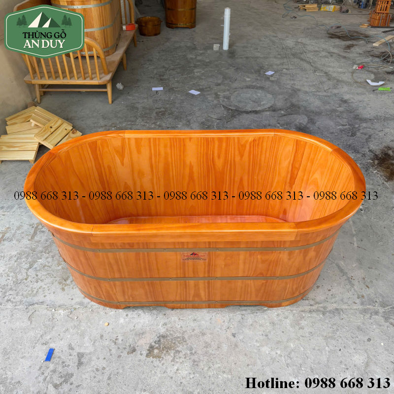 3 đai inox trên bồn tắm gỗ thông.