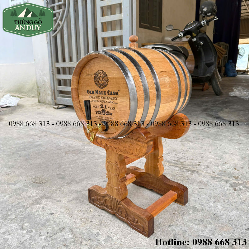 Thùng gỗ sồi 100L dáng nằm vòi crom chân chạm khắc