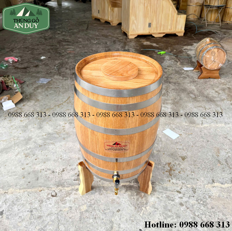 Kích thước thùng rượu gỗ sồi 50 lít dáng đứng và chân giá 3 chân.