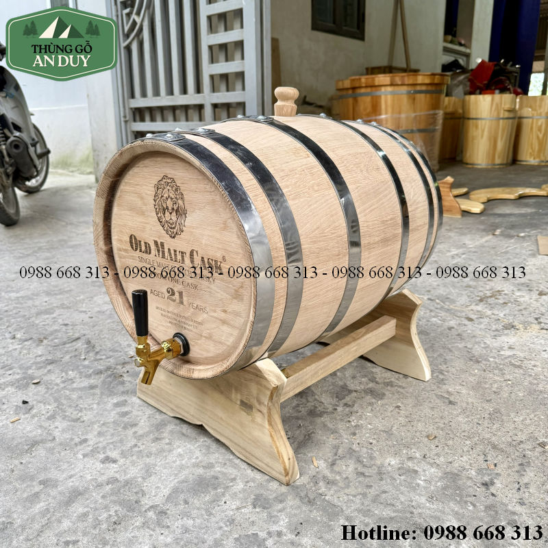 Thùng rượu gỗ sồi mộc thiết kế tự nhiên.