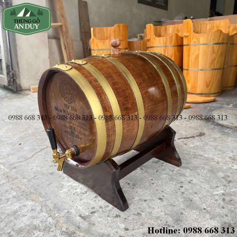 Mặt trong thùng rượu gỗ sau khi gia công.