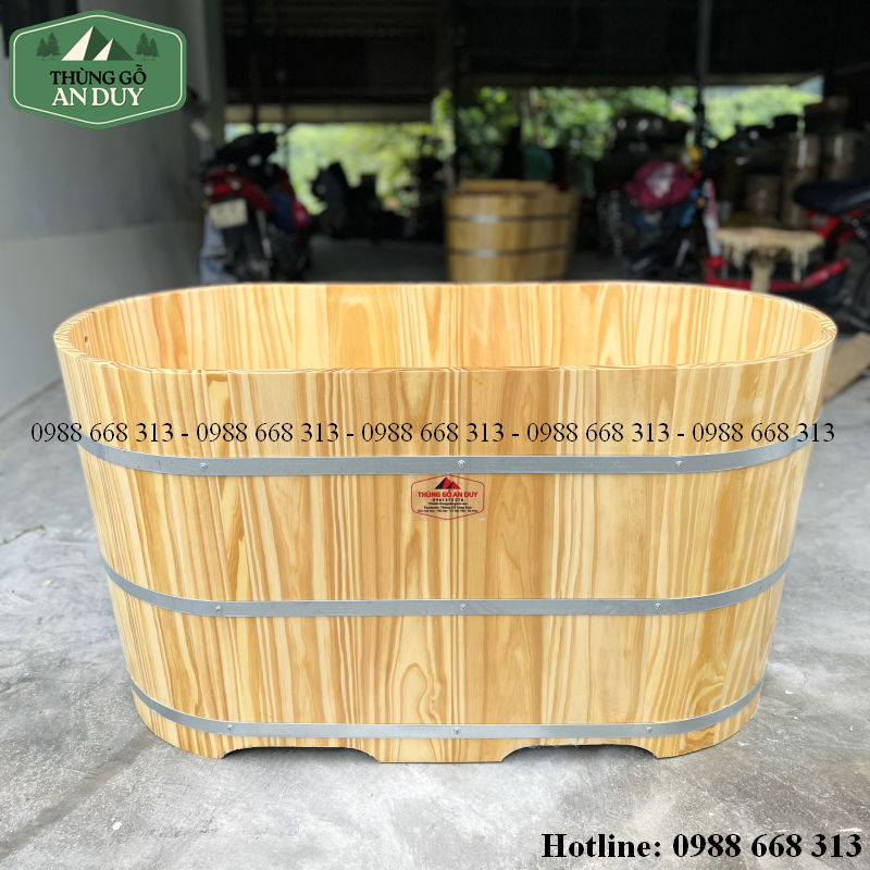Bồn tắm gỗ thông dáng Oval hoàn thiện thực tế tại xưởng