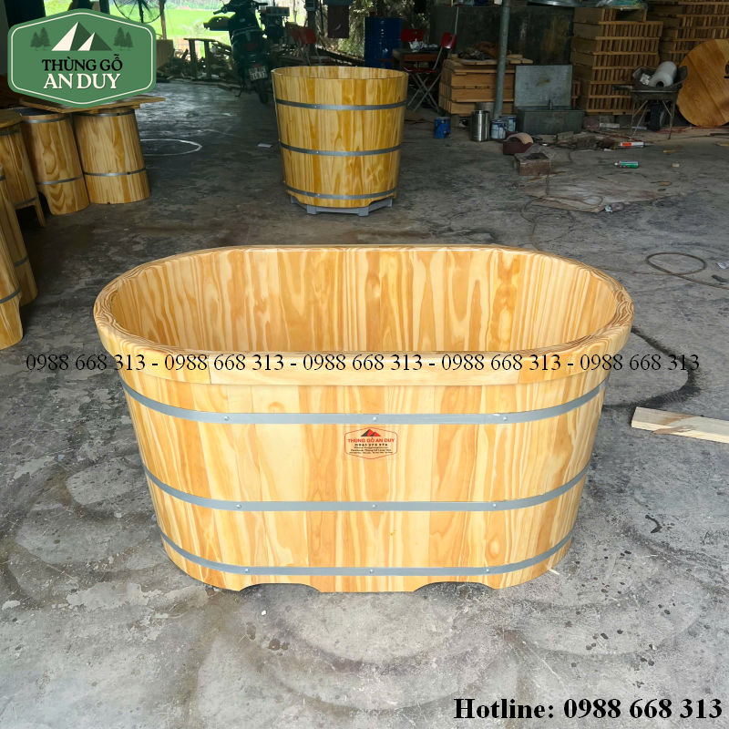 Bồn tắm gỗ mini gỗ thông trong phòng tắm nhỏ