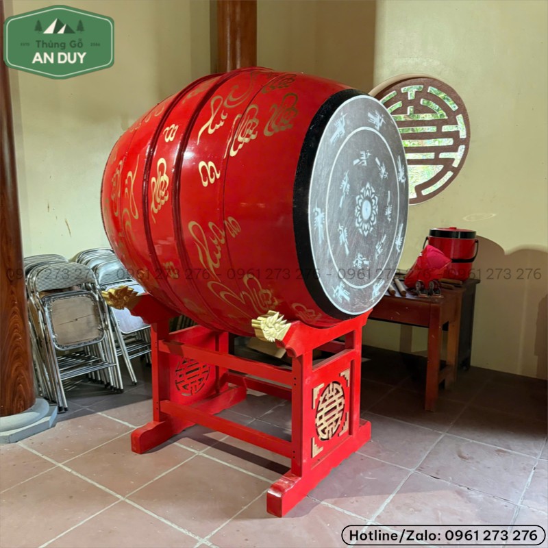 Tang gỗ mít và mặt da trâu của trống nhà thờ họ