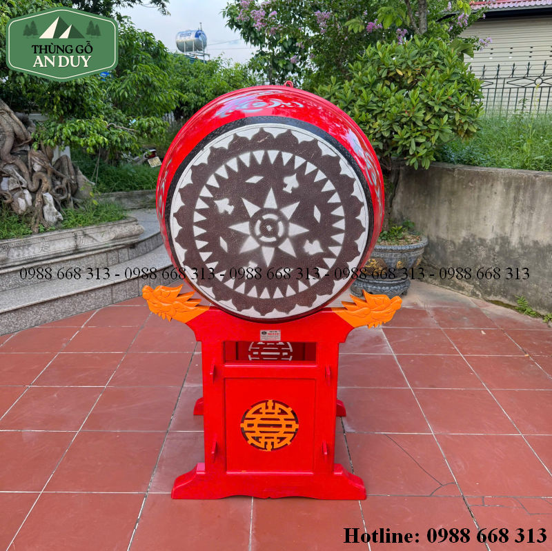 Mẫu trống tế truyền thống hoàn thiện phù hợp với không gian nghi lễ.