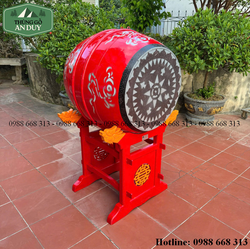 Chất liệu thân gỗ và mặt da ảnh hưởng đến giá trống gỗ.