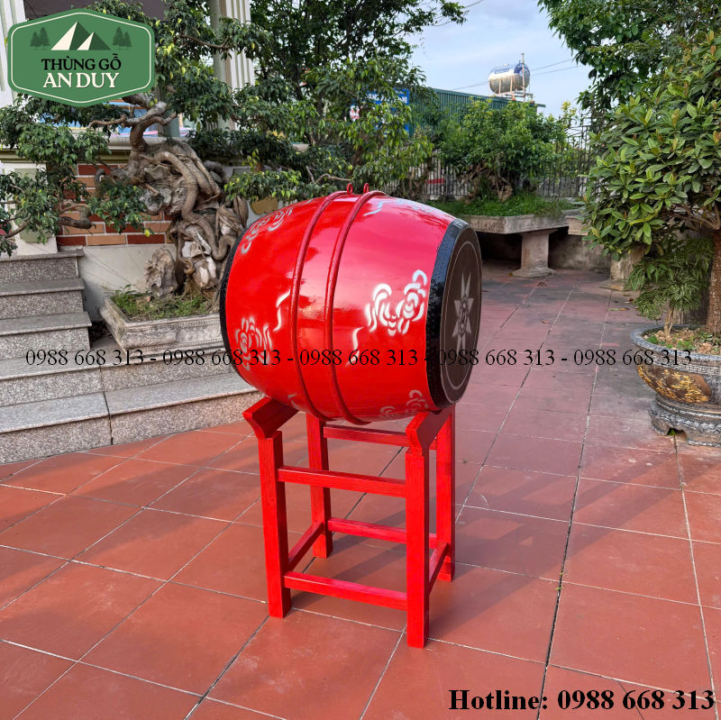 Thân trống trường học bằng gỗ mít ghép khít, sơn đỏ.