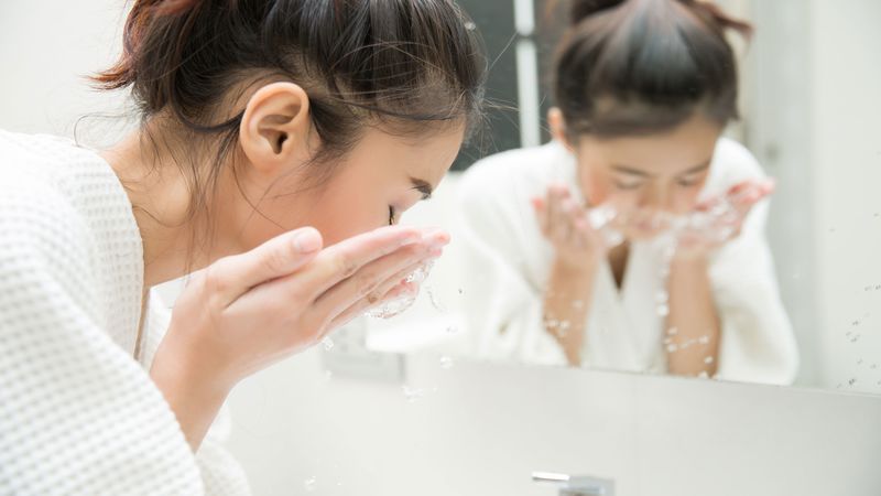 Làm đẹp kiểu Nhật - Quy trình dưỡng da ban đêm của phụ nữ Nhật