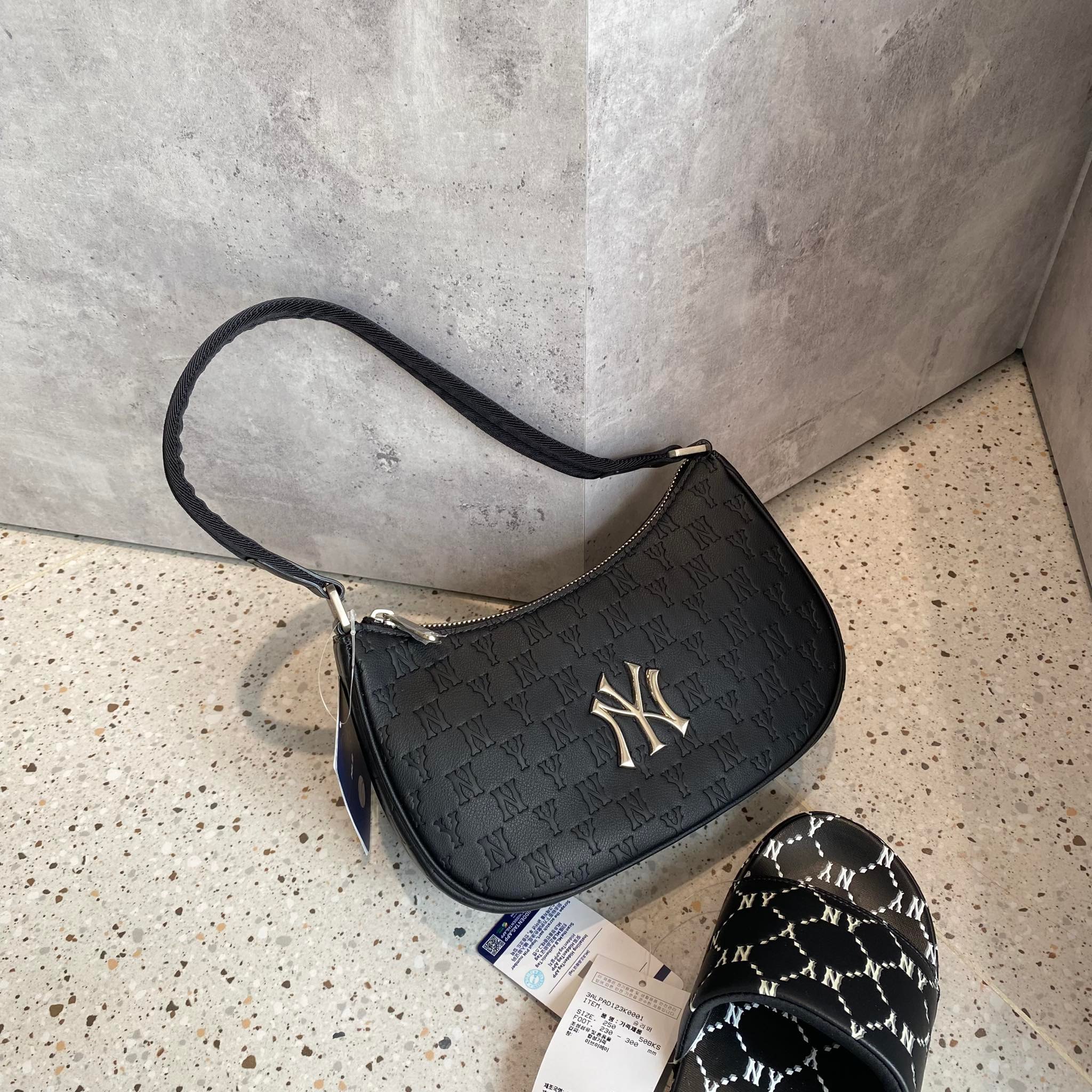 Túi MLB Monogram Hoodie Bag NY Yankees 123  HN Group