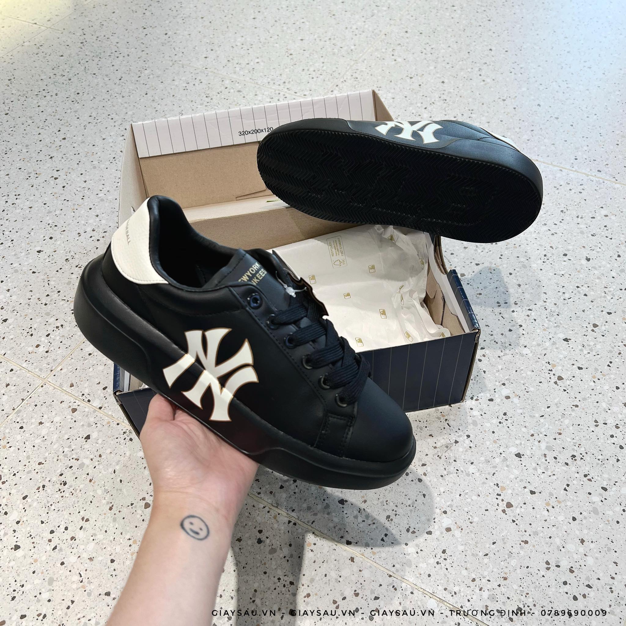 mbxdombacom  30 13019  GIÀY MLB PLAYBALL ORIGIN MULE YORK YANKEES SHOES  BLACK