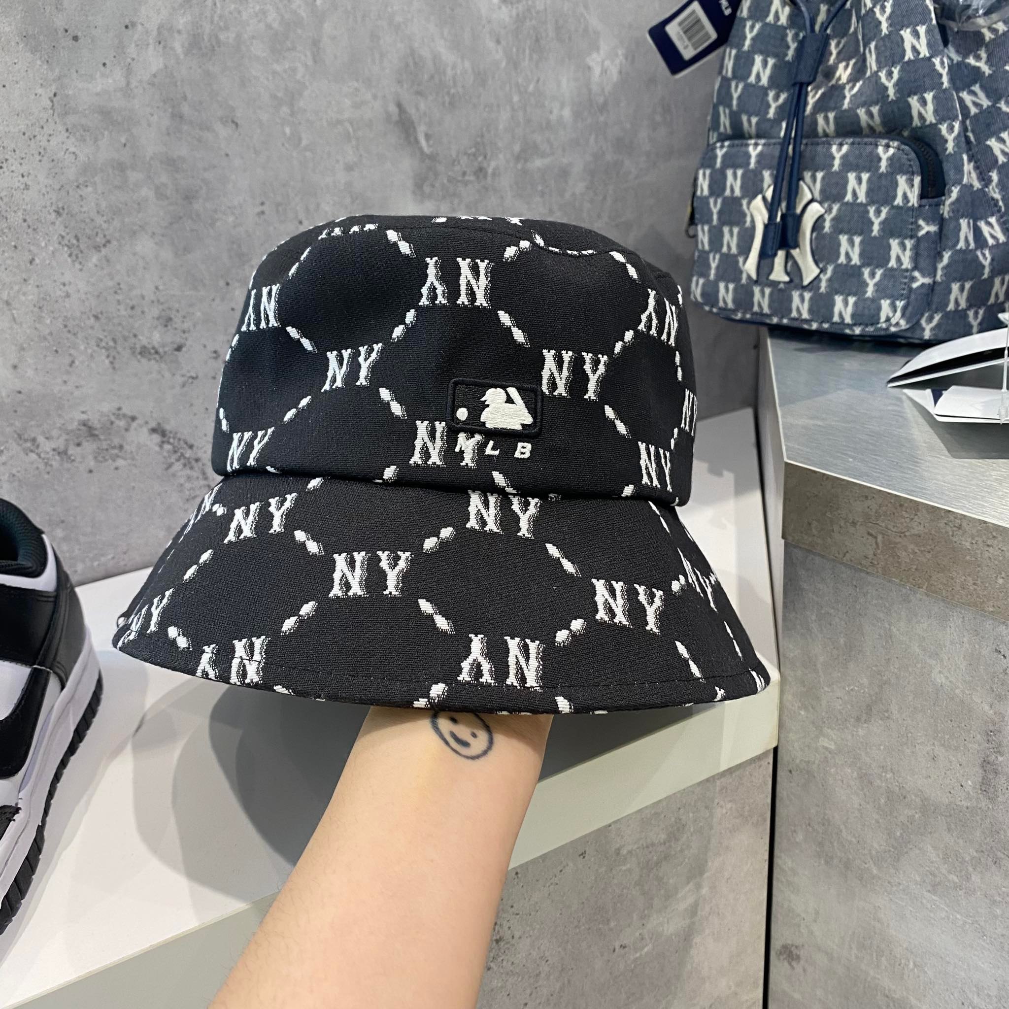 Mua Mũ MLB Monogram Crayon Bucket Hat New York Yankees 32CP3011150I Màu  Trắng  MLB  Mua tại Vua Hàng Hiệu h030294