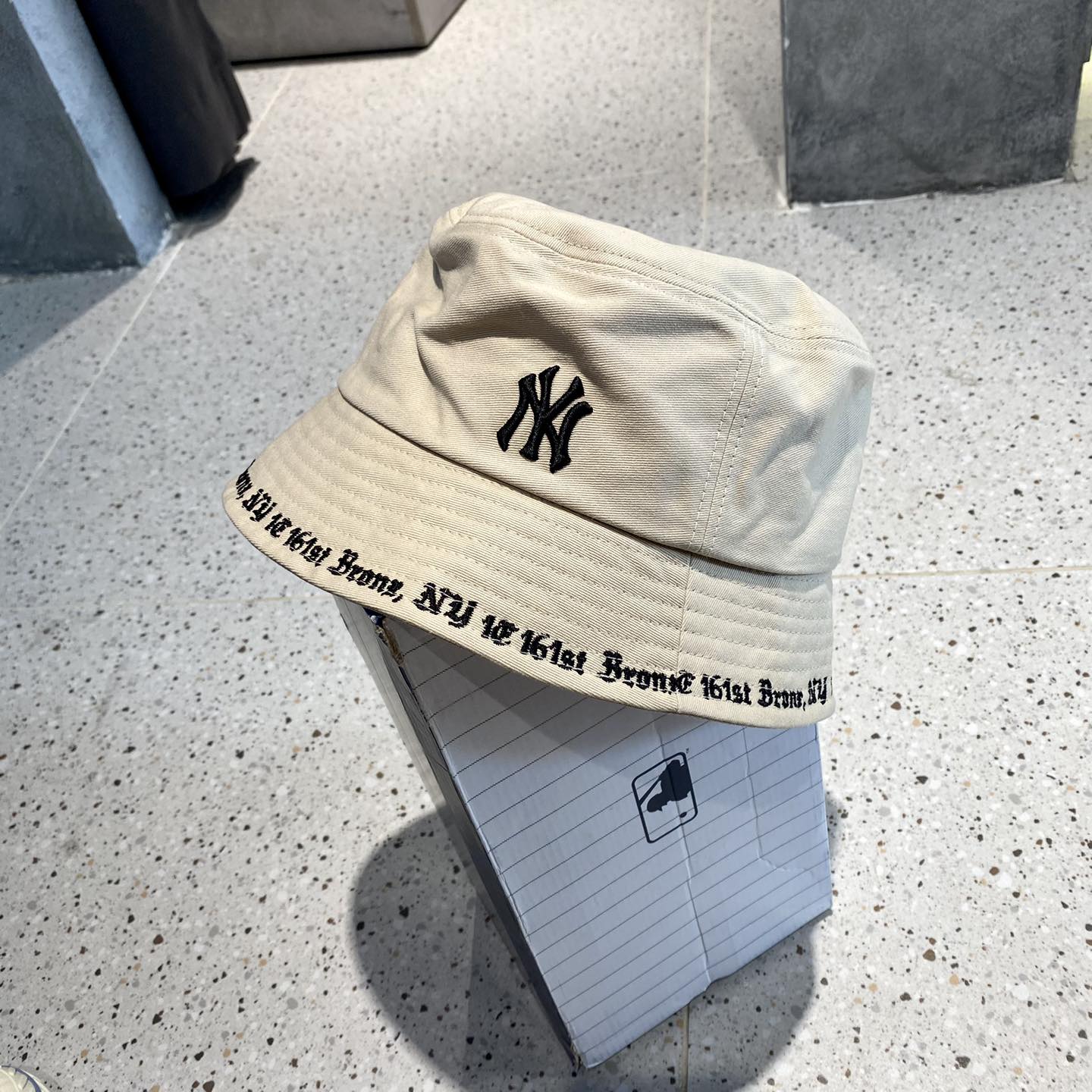 Mũ MLB Monogram Diamond Bucket Hat New York Yankees 3AHTM032N50BGS