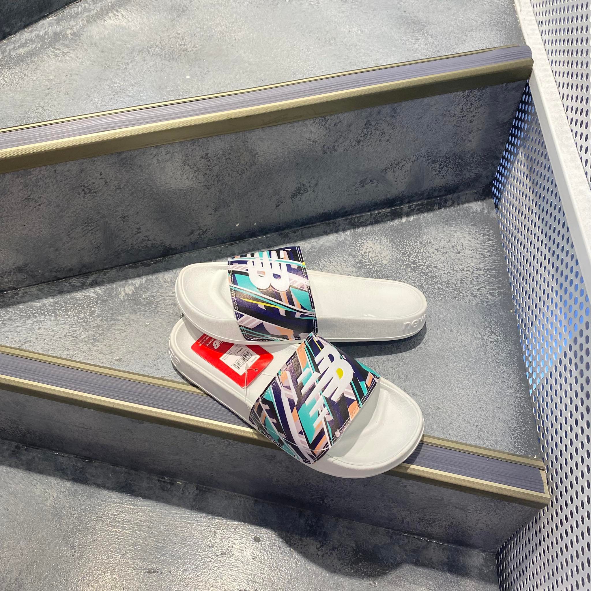 Dép New Balance White [SWF200GP] - GIAYSAU.VN