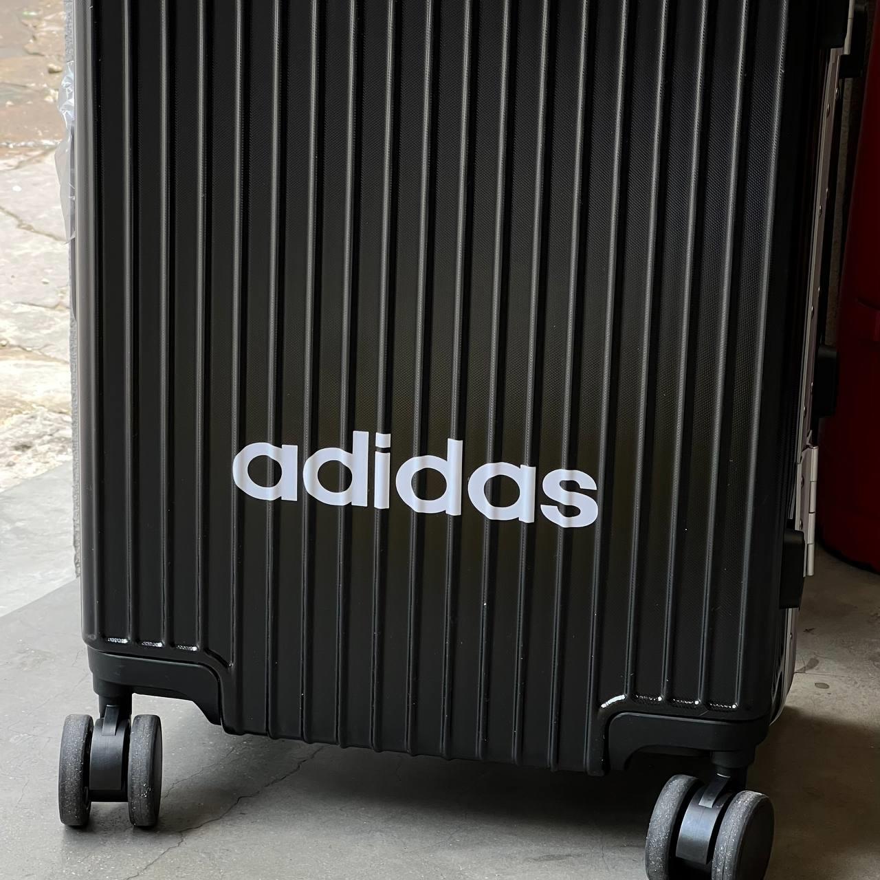 Vali Adidas Sticker SS New Black / White - size 20