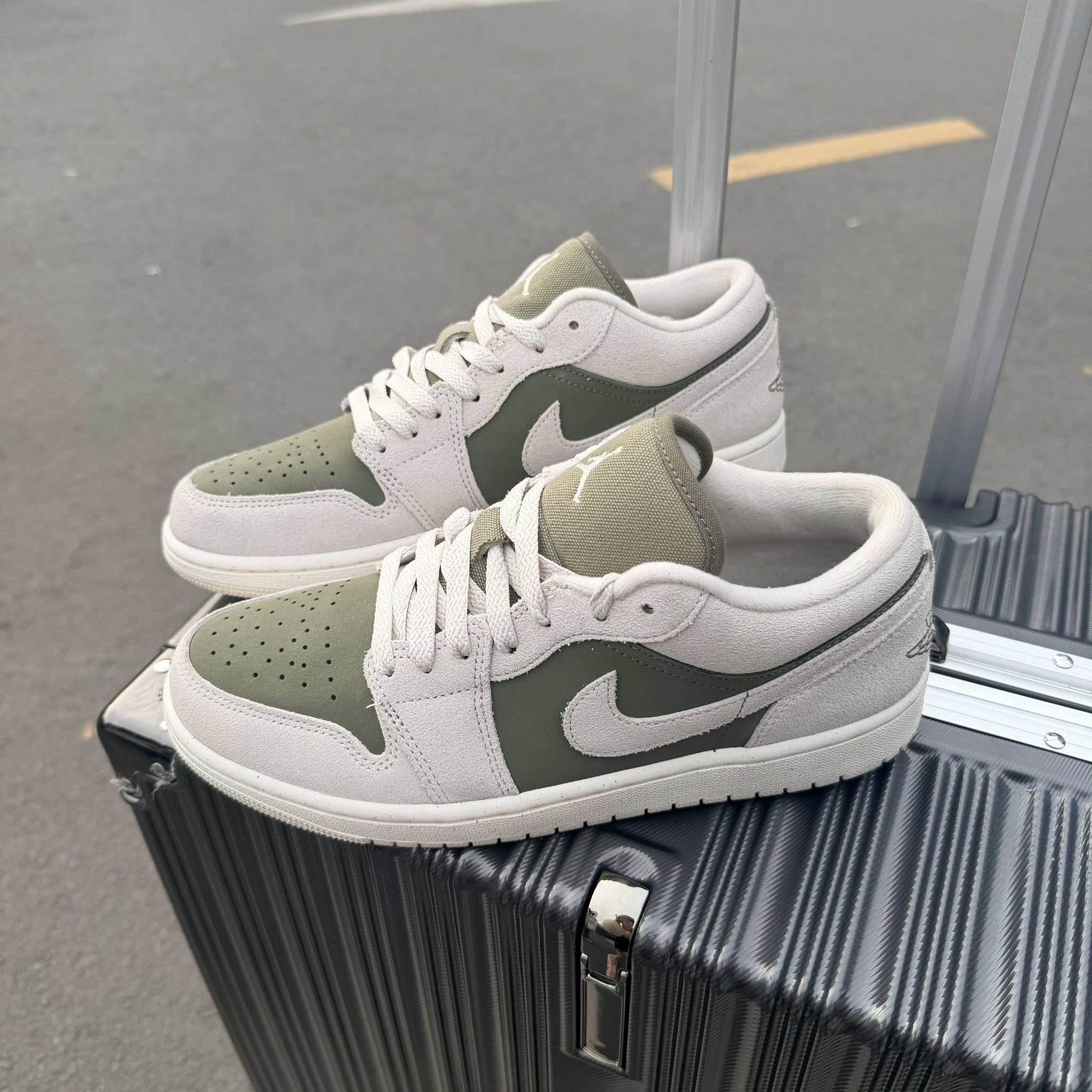 Giày Nike Air Jordan 1 Low SE Medium Olive Sail HV4089-201