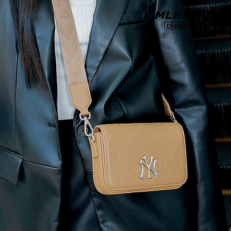 NY Yankees Mini Monogram Embo Cross Bag Black