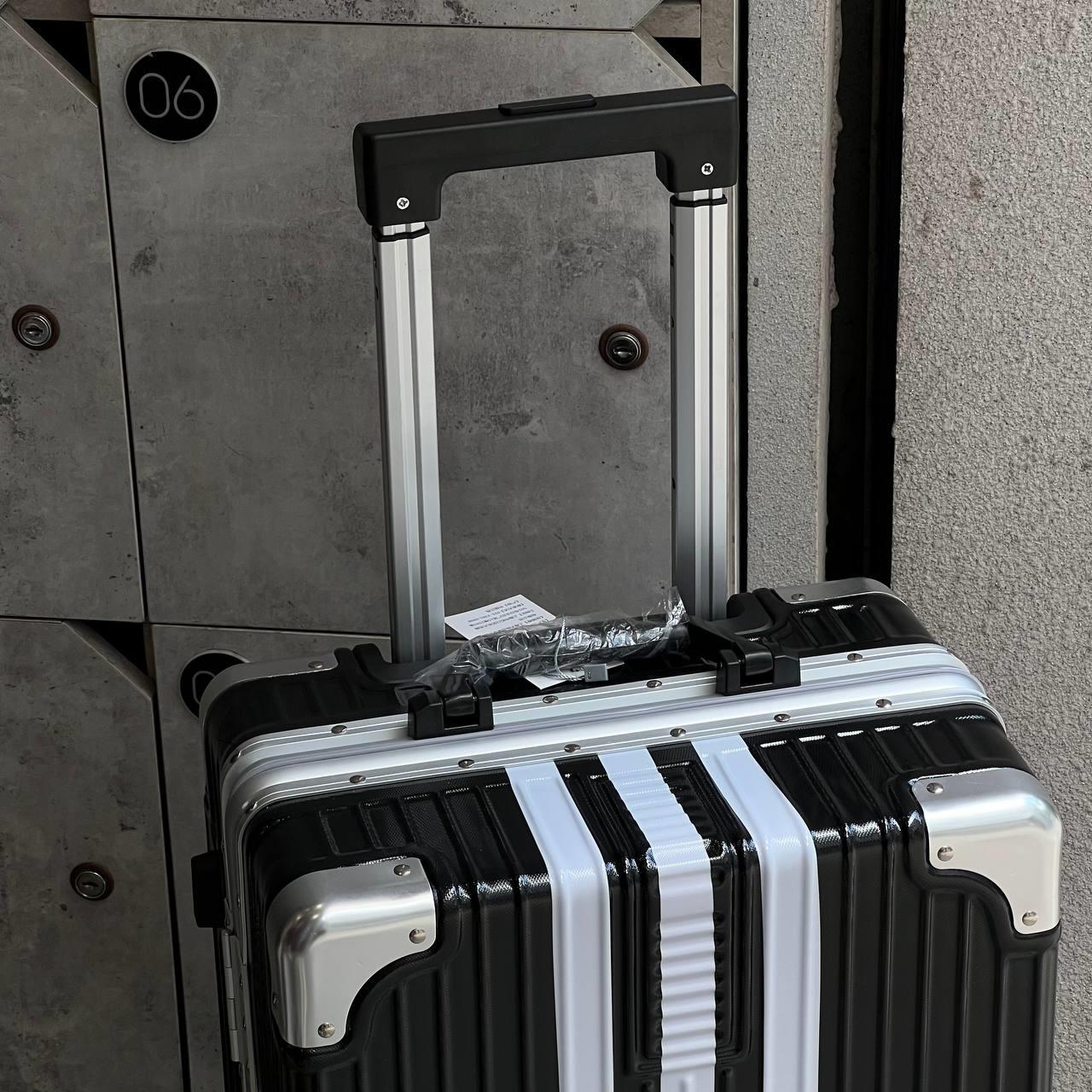 Vali Adidas Sticker SS New Black / White - size 20