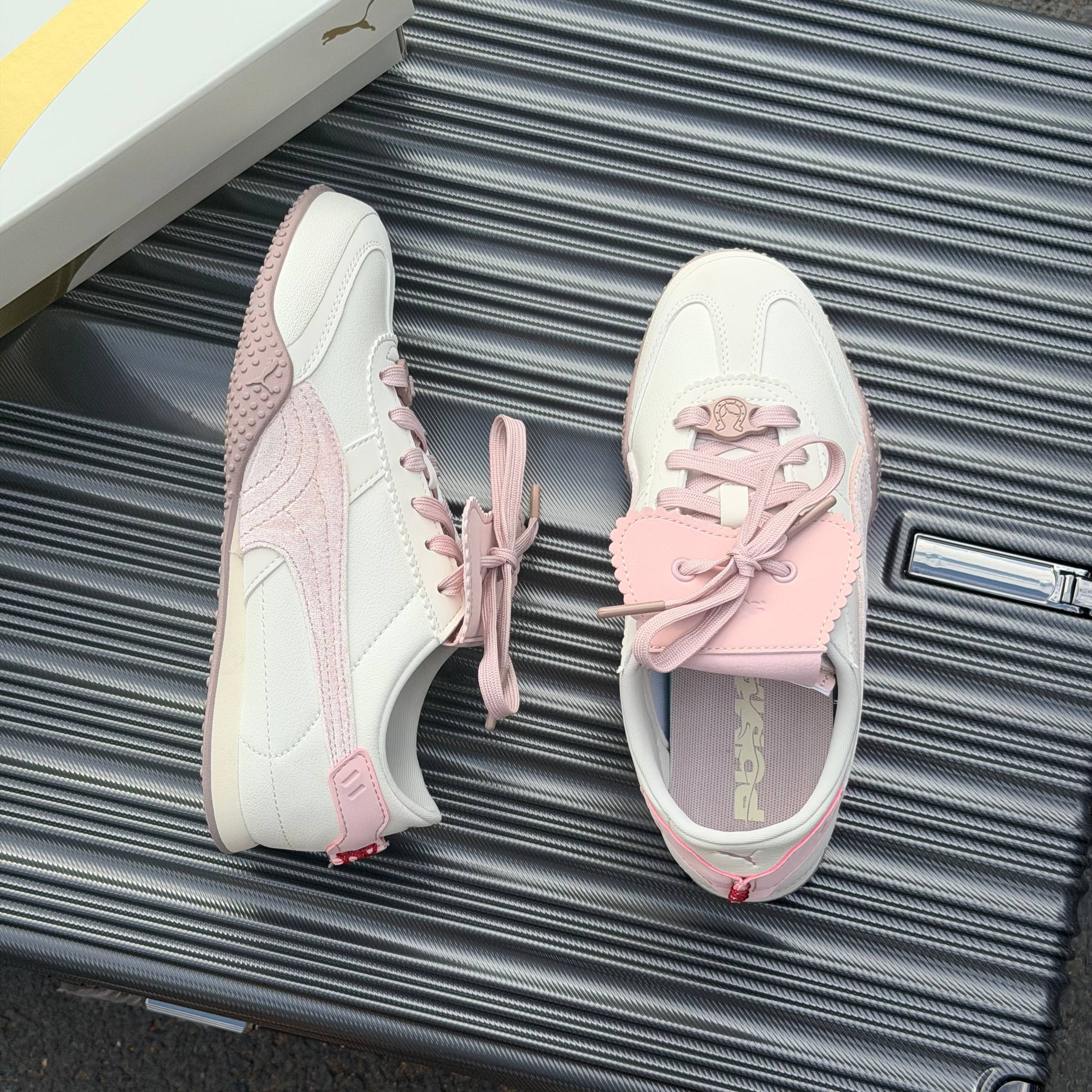 Giày Puma Bella UT Year of Horse Mist-Rose Latte - 406665-01-