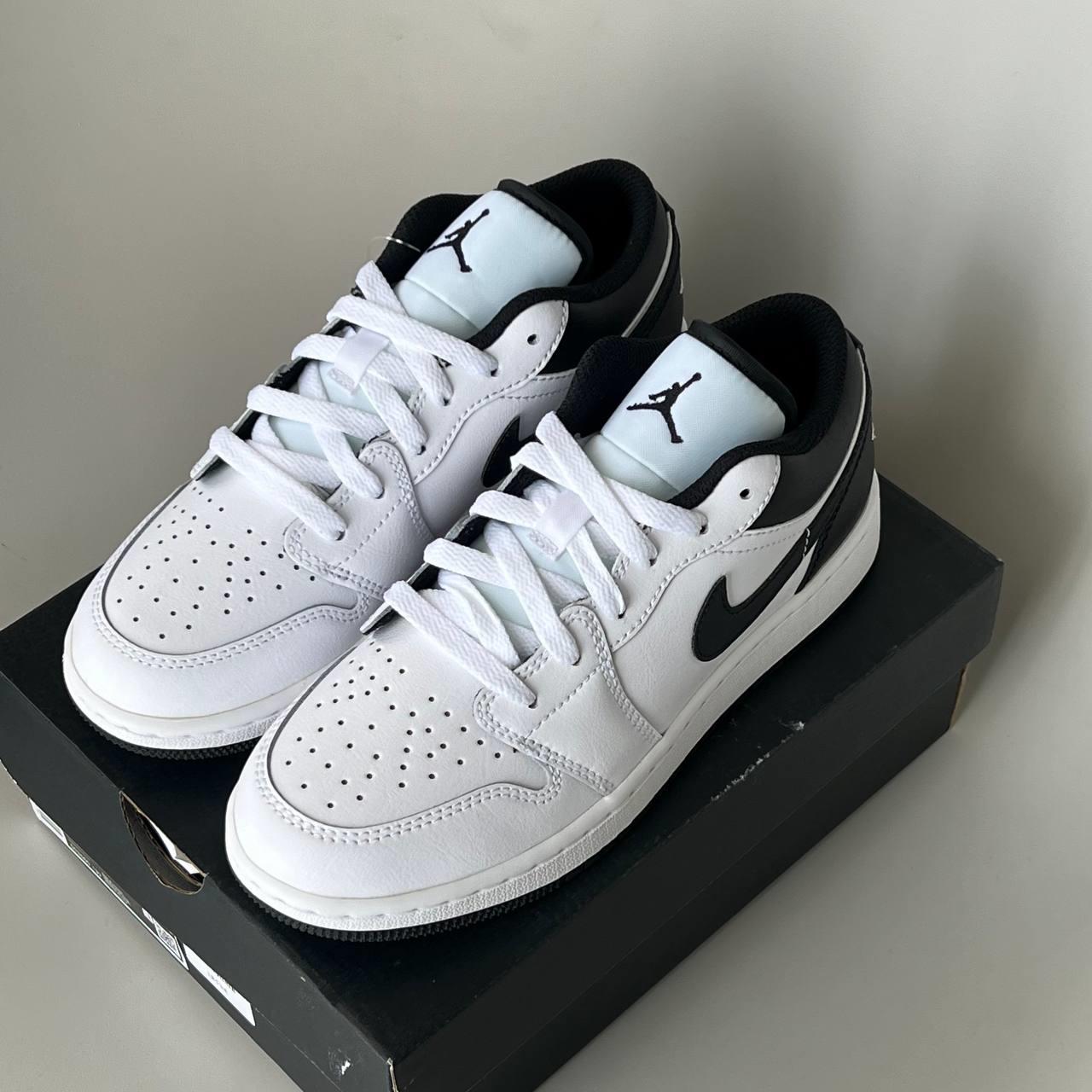 Giày Nike Air Jordan 1 Low White Black [553560 132]