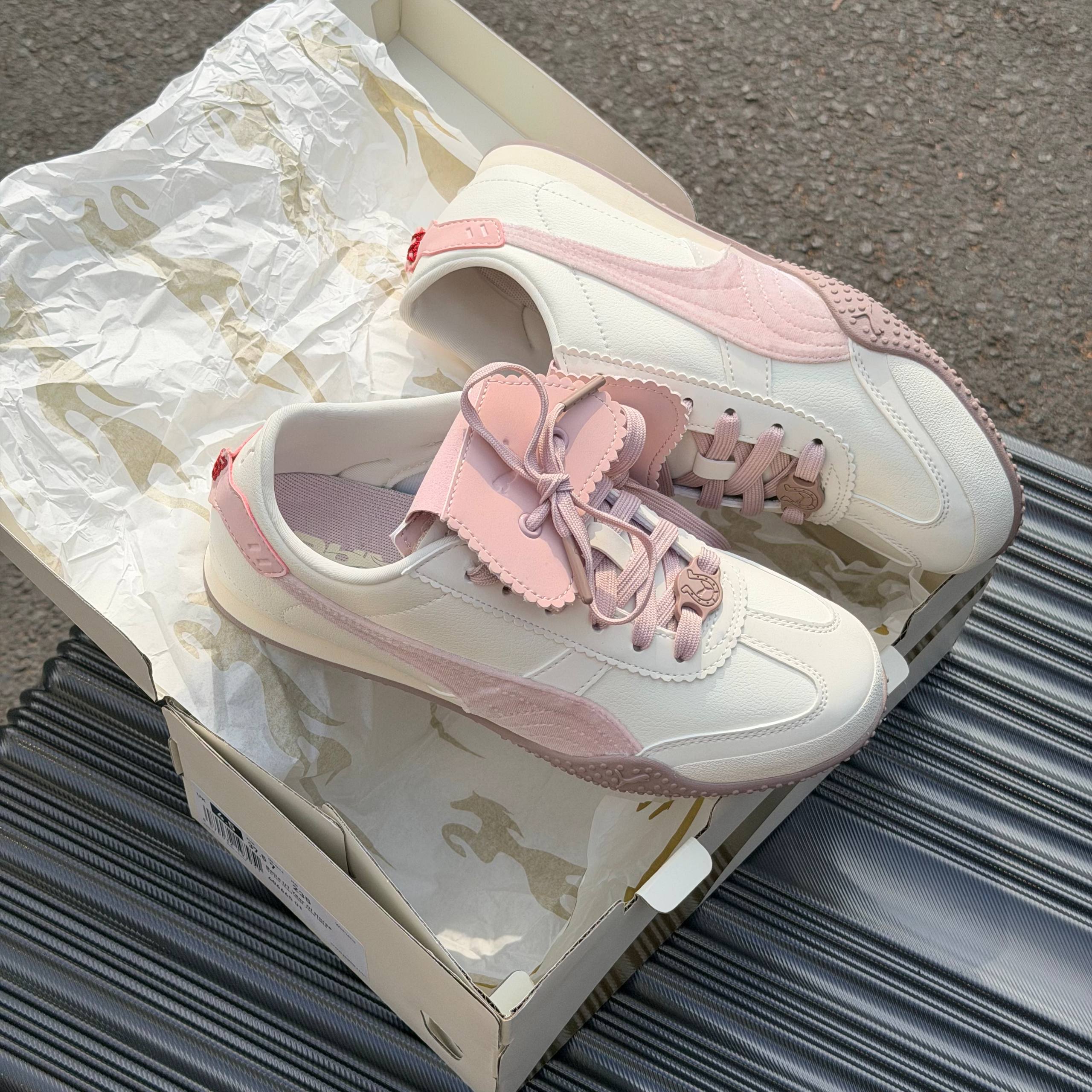 Giày Puma Bella UT Year of Horse Mist-Rose Latte - 406665-01-